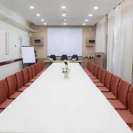 Junior Otel